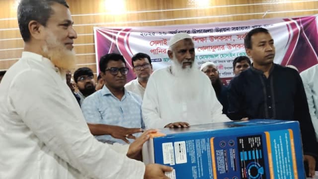 মুরাদনগরে কৃষকদের মাঝে বিনামূল্যে কৃষি যন্ত্রপাতি বিতরণ