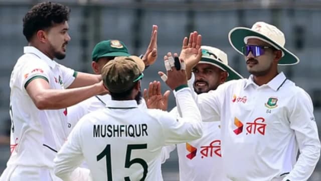 ৬ ওভারে ৩ উইকেট নেই, চাপে পাকিস্তান