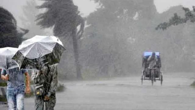 সাগরে লঘুচাপের প্রভাবে দেশজুড়ে ঝরবে বজ্রবৃষ্টি