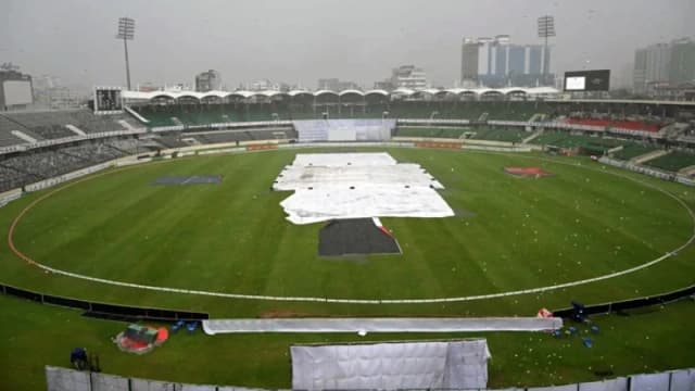 বৃষ্টিতে অনিশ্চিত তৃতীয় দিনের খেলা