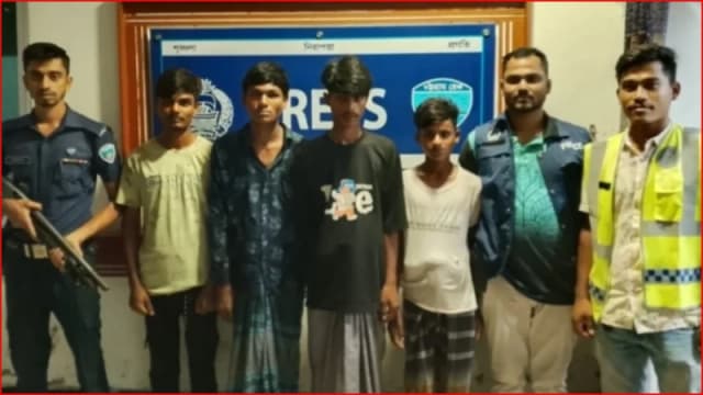 সাতকানিয়ায় স্কুলছাত্রীকে দলবদ্ধ ধর্ষণ ও হত্যাচেষ্টা, গ্রেপ্তার ৪