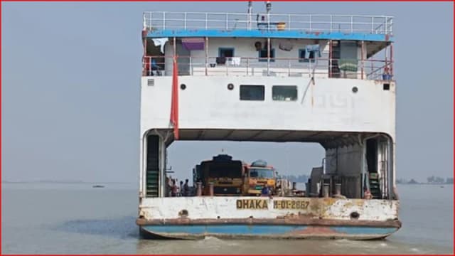দীর্ঘ ৪ মাস ২৪ দিন পর সচল রৌমারী–চিলমারী নৌরুটের ফেরি সা...
