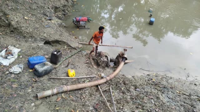 মুরাদনগরে অবৈধ বালু উত্তোলনের বিরুদ্ধে অভিযান, ড্রেজার ব্যবসায়ীকে কারাদণ্ড
