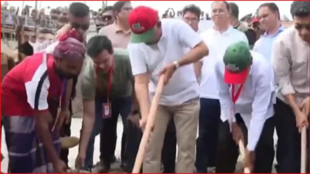 বাবার স্মৃতিবিজড়িত খোর্দ্দ খাল পুনঃখননের উদ্বোধন করলেন ত...