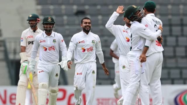 চার উইকেট নিয়ে প্রথম সেশন বাংলাদেশের