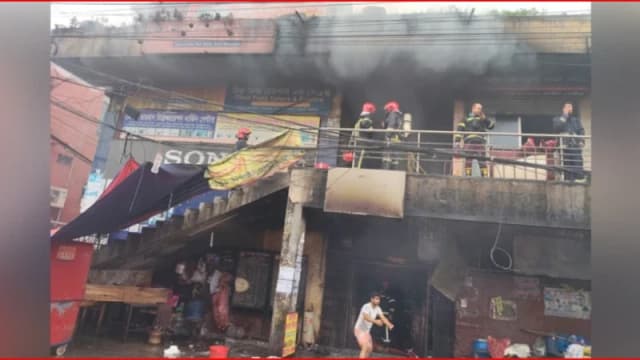 বিজয় সরণির কলমিলতা বাজারের আগুন নিয়ন্ত্রণে, কাজ করেছে ১০ ইউনিট