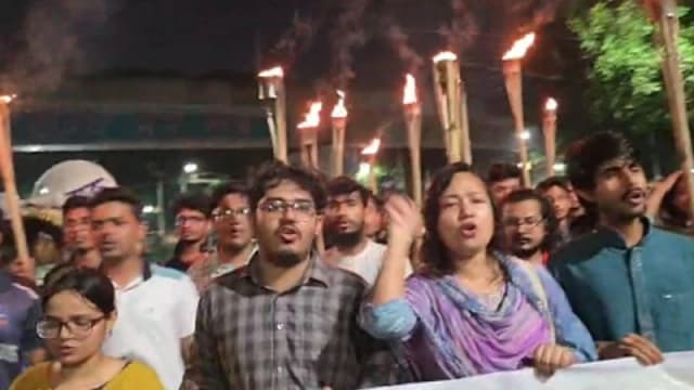 রামিসা হত্যার প্রতিবাদে রাজধানীতে ছাত্রশক্তির মশাল মিছিল