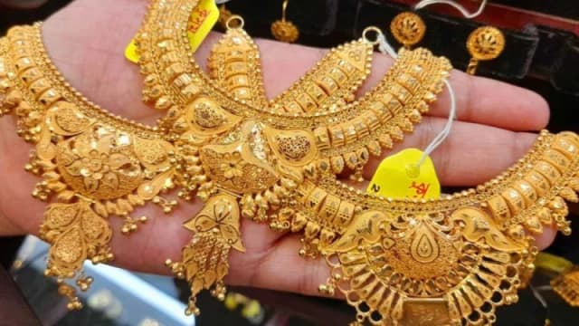 স্বর্ণের দামে আবারও বড় পতন, ভরি...