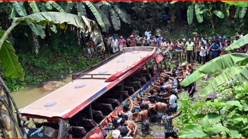 কুষ্টিয়ায় ট্রাক-বাসের মুখোমুখি সংঘর্ষে নিহত ৩, আহত ২৫