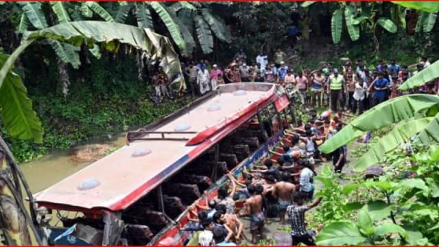 কুষ্টিয়ায় ট্রাক-বাসের মুখোমুখি সংঘর্ষে নিহত ৩, আহত ২৫