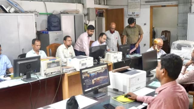 দীর্ঘ সাত দিনের ছুটি শেষে অফিস-আদালত খুলছে আজ