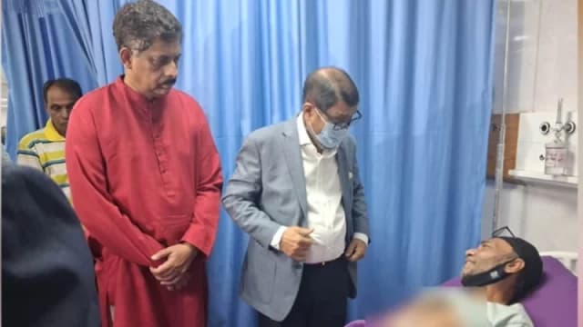 রামিসার অসুস্থ বাবাকে দেখতে হাসপাতালে গেলেন স্বাস্থ্যমন্...