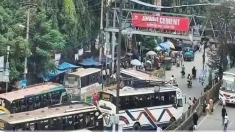 রাজধানীর মহাখালীতে বাস উল্টে হেলপার নিহত, আহত ২ যা...