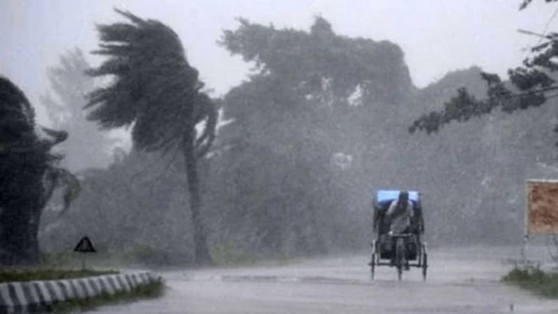 ৭ জেলায় দুপুরের মধ্যে ঝড়-বৃষ্টির আশঙ্কা