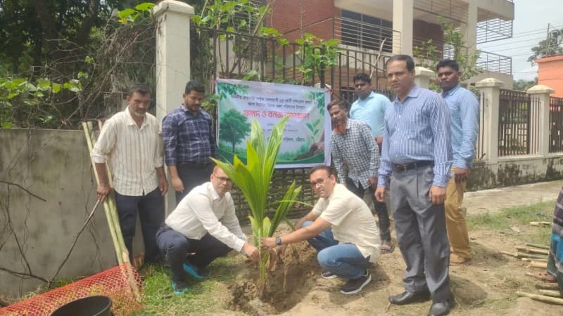 চট্টগ্রাম জেলা পরিষদের উদ্যোগে পটিয়া ডাকবাংলোয় বৃক্ষরোপণ কর্মসূচির উদ্বোধন