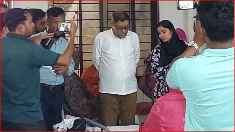 নোয়াখালী জেনারেল হাসপাতালে স্বাস্থ্যমন্ত্রীর আকস্মিক পরিদর্শন, উপ-পরিচালক প্রত্যাহারের নির্দেশ
