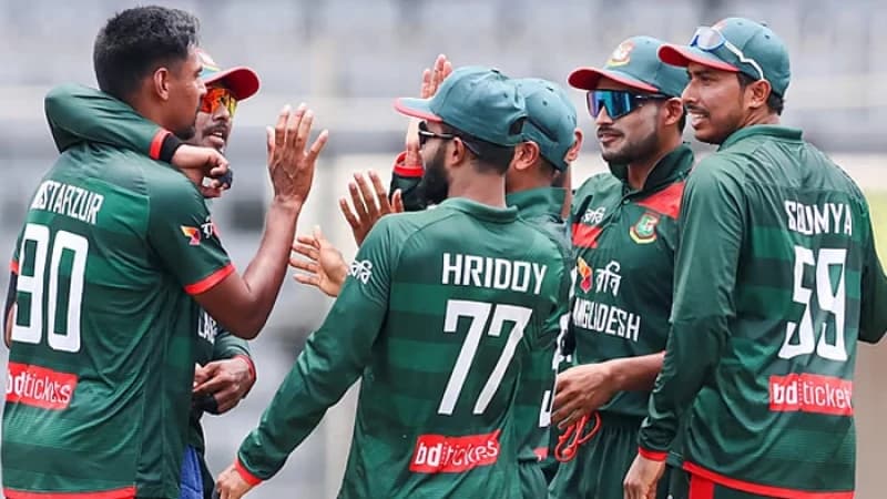 অস্ট্রেলিয়ার বিপক্ষে প্রথম টি-টো...