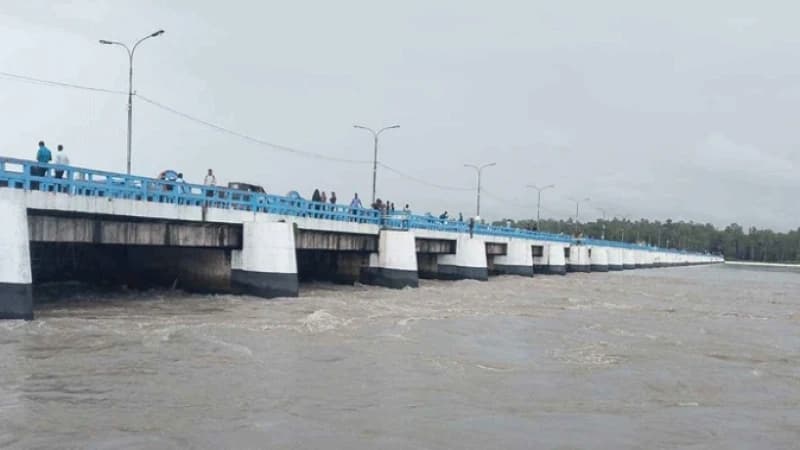পাহাড়ি ঢলে ফুঁসে উঠছে তিস্তা, প্লাবিত হতে পারে নিম্নাঞ্চল