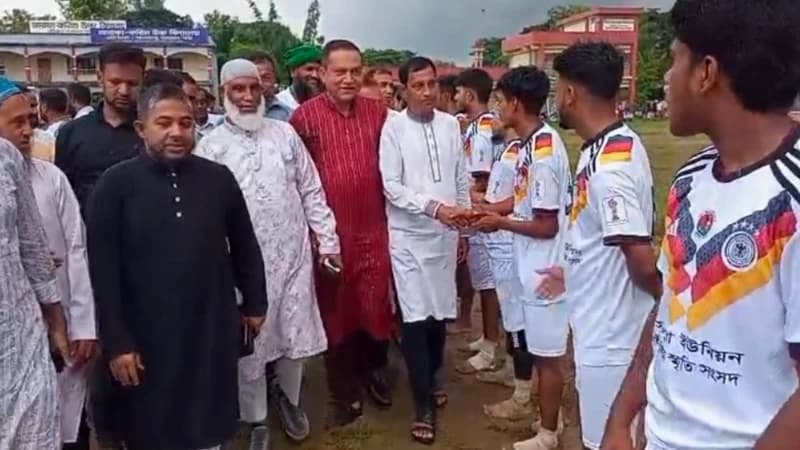 পটিয়ায় শহীদ জিয়া স্মৃতি সংসদের প্রীতি ফুটবল টুর্নামেন্টের উদ্বোধন