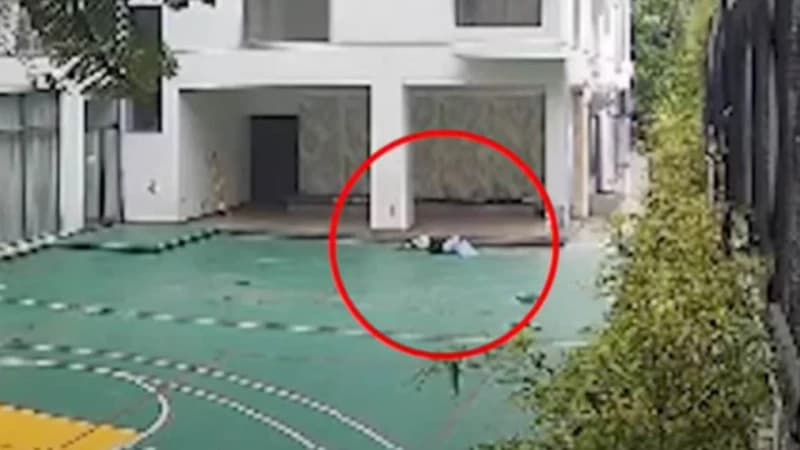 রাজধানীতে বহুতল ভবনের ছাদ থেকে ফ...