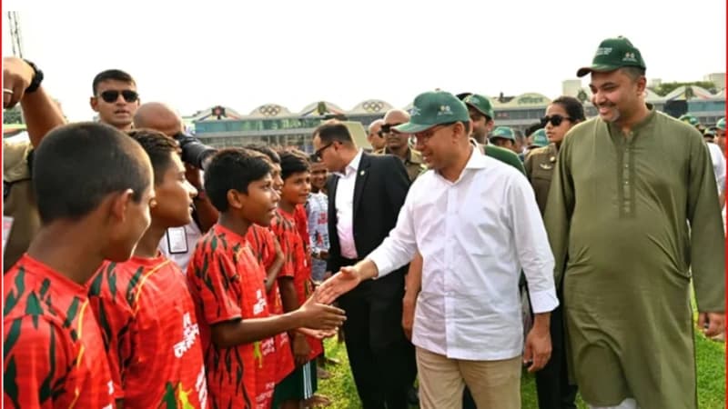 খেলাধুলার পাশাপাশি লেখাপড়াতেও এগিয়ে যেতে হবে: প্রধ...