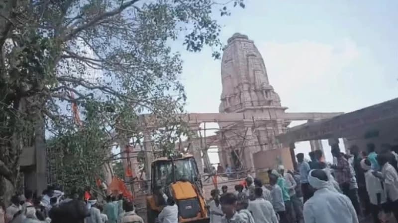 ভারতের মহারাষ্ট্রে মন্দিরের ছাদ...