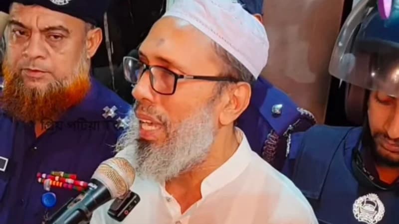 প্যারোলে মুক্তি পেয়ে মায়ের জানাজায় অংশ নিলেন সাবেক মেয়র আইয়ুব বাবুল