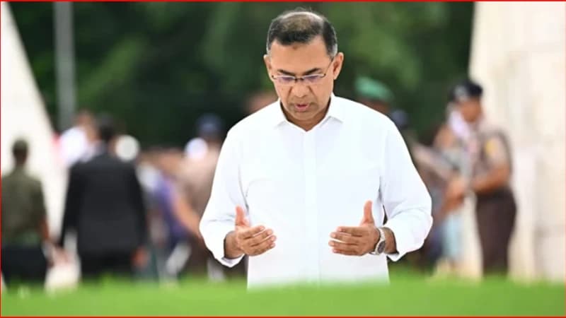 দেশে ফিরে বাবা-মায়ের কবর জিয়ারত করলেন প্রধানমন্ত্রী তারে...