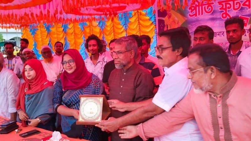 বড়াইগ্রামে বিশ্বকাপের আমেজে আর্জেন্টিনা-ব্রাজিল সমর্থকদের প্রীতি ফুটবল ম্যাচ
