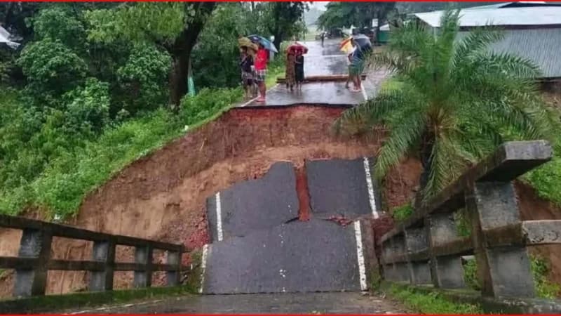 সেতু ধসে রাঙামাটি-বান্দরবান সড়ক যোগাযোগ বন্ধ, বিলা...