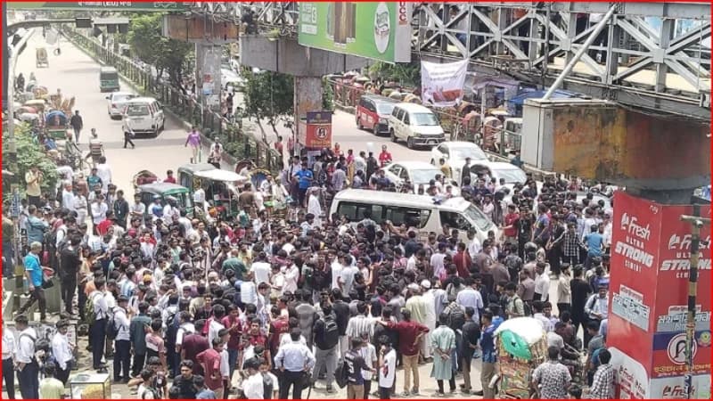 শিক্ষামন্ত্রীর পদত্যাগ দাবিতে রাজধানীতে শিক্ষার্থীদের সড়...