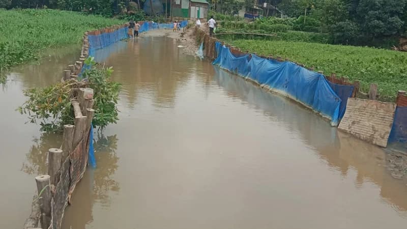 ঢাকা প্রেসে সংবাদ প্রকাশের ৫ ঘন্টার মধ্যে রাস্তার...