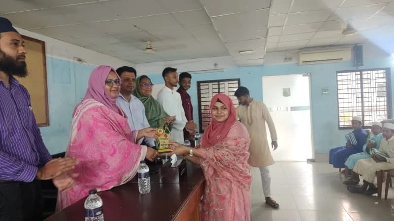 বড়াইগ্রামে মানব কল্যাণ ফাউন্ডেশনের উদ্যোগে ৬০টি পবিত্র কুরআন শরীফ বিতরণ