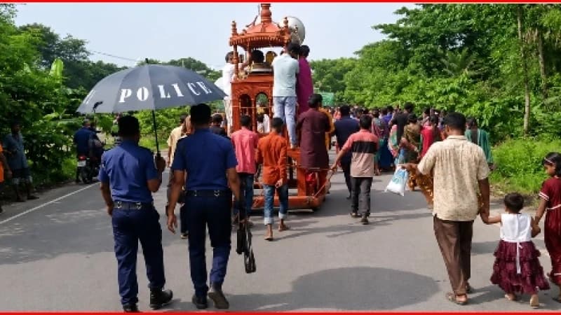 চারঘাটে ধর্মীয় ভাবগাম্ভীর্যে পালিত হলো উল্টো রথযাত...