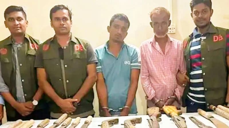 পটিয়ার দুর্গম পাহাড়ে অভিযান: আগ্নেয়াস্ত্র ও দেশীয়...