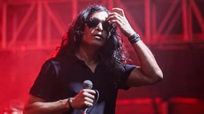 জুলাই কনসার্টে গায়ক হাসানের ওপর বোতল নিক্ষেপ: ব্যান্ড সংগীতপ্রেমীদের তীব্র ক্ষোভ ও নিরাপত্তার প্রশ্ন