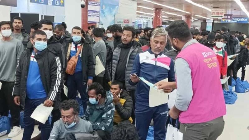 দেশে ফিরলেন লিবিয়ায় বন্দি  থাকা ১৭৪ বাংলাদেশি