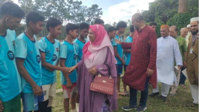 পটিয়ার মুকুট নাইট উচ্চ বিদ্যালয়ে আন্তঃশ্রেণি ফুটবল...