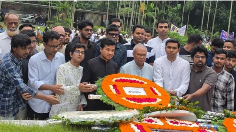 জাতীয় কবি কাজী নজরুলের সমাধিতে ঢাবি ছাত্রদলের শ্রদ...