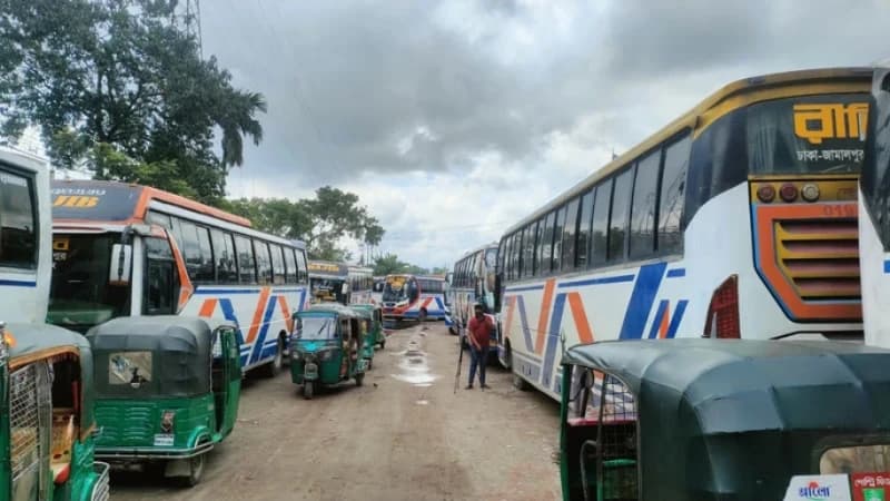 জামালপুর-ঢাকা রুটে বাস চলাচল বন্ধ, ভোগান্তিতে যাত্রীরা