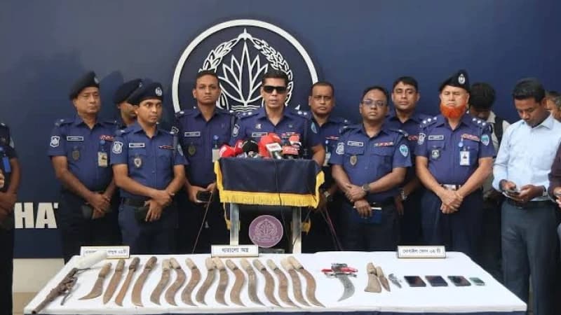 সীতাকুণ্ডে সংঘর্ষ ও অস্ত্র প্রদর্শনের ঘটনায় গ্রেপ্তার ৩,...