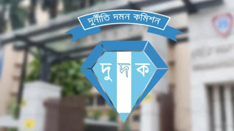 চট্টগ্রামে ২ লাখ টাকা ঘুষ নেওয়ার সময় সাব-রেজিস্ট্র...