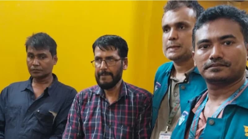 চট্টগ্রামে ২ লাখ টাকা ঘুস নেওয়ার সময় সাব-রেজিস্ট্র...