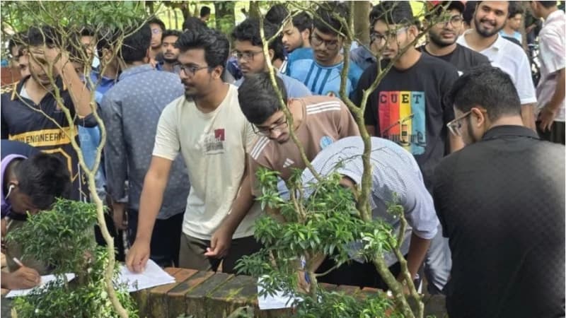 চুয়েটে শাটডাউন অব্যাহত, উপাচার্য পুনর্বহালের দাবিতে গণস্...
