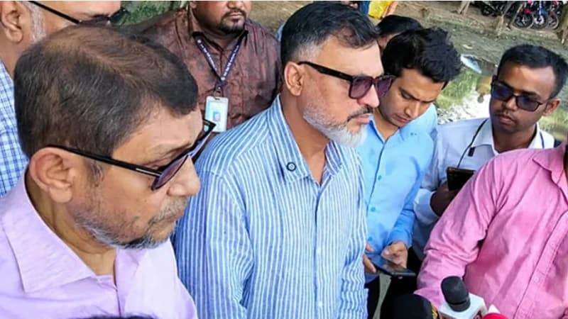 মিরপুরে স্বাস্থ্যসেবা কেন্দ্রে হামলায় জড়িতদের গ্রে...