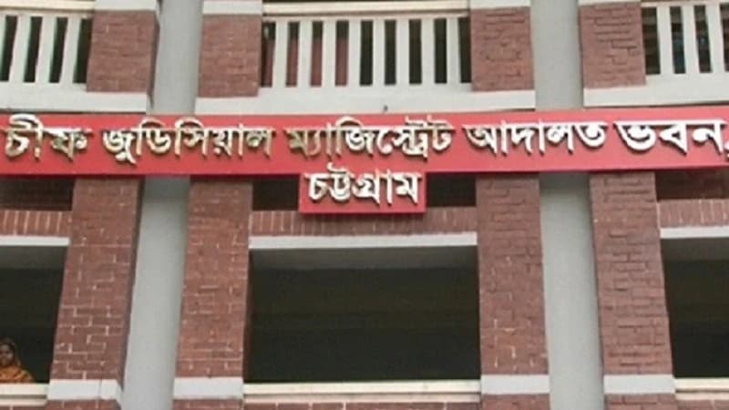 পুলিশ কর্মকর্তা সেজে মামলার বাদীদের কাছ থেকে টাকা...