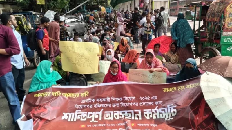 শাহবাগ ছাড়লেন নিয়োগবঞ্চিতরা, সকালে ফের কর্মসূচির ঘোষণা