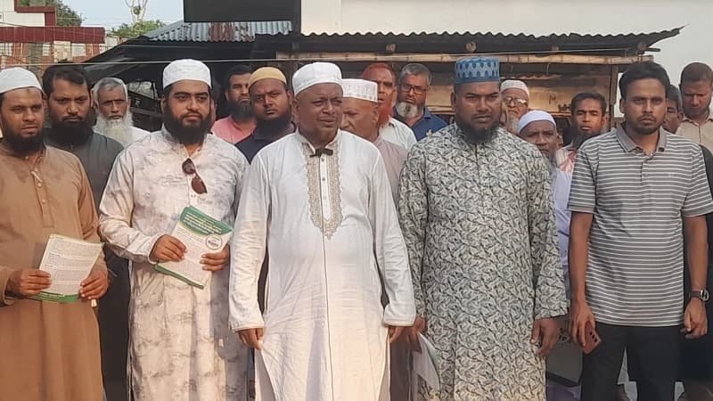 চারঘাটে জামায়াতের গণসংযোগ, জ্বালানি তেলের দাম কমানোর দাব...