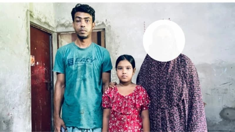 উজিরপুরে চুরির অপবাদে বাবাকে বেঁধে রাখার অভিযোগ, পাশে দা...