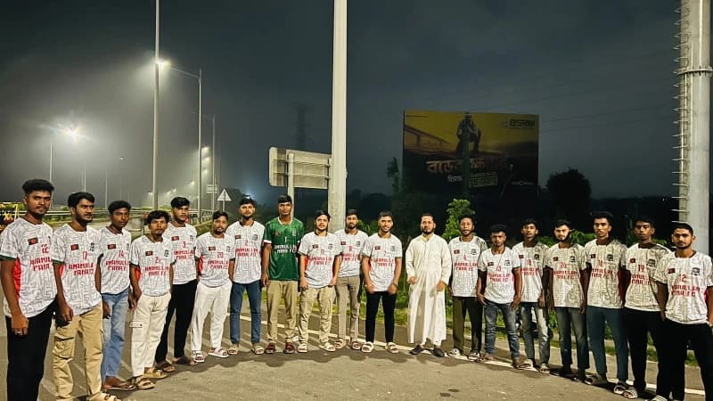 আমানউল্লাহ পাড়া এফসির খেলোয়াড়দের জার্সি উপহার দিলেন ইকবাল হায়দার